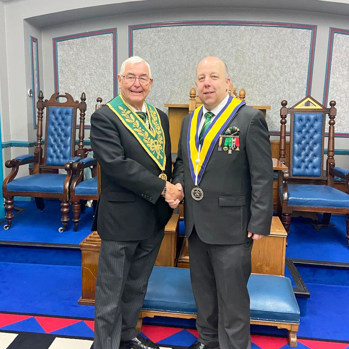 The Dep D.G.P. W.Bro. Geoff Whale congratulates the new Master W. Bro. Lee Curtis