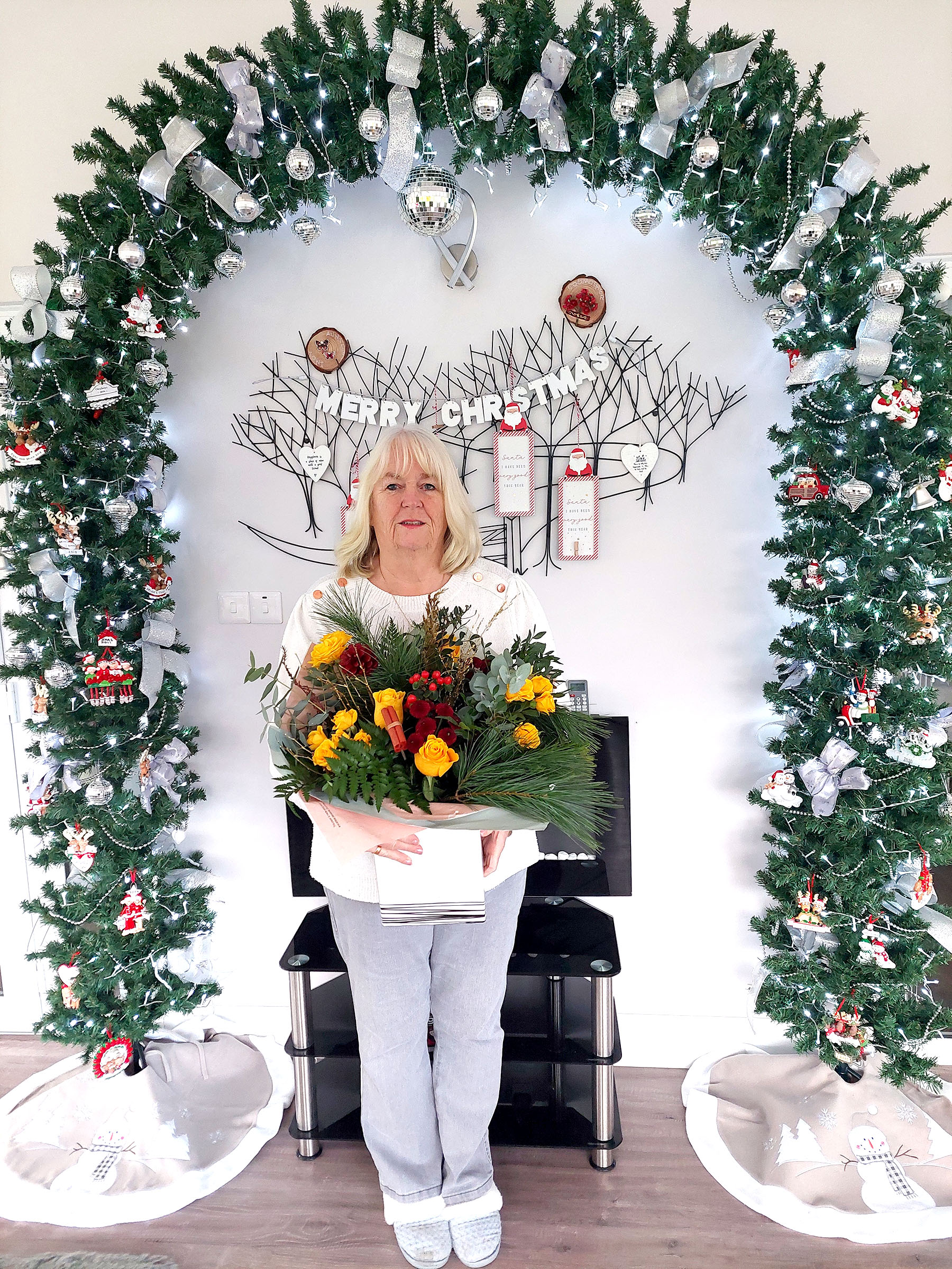 Toni receives a lovely bunch of flowers from the Exec as a big thank you for the wonderlful lunch